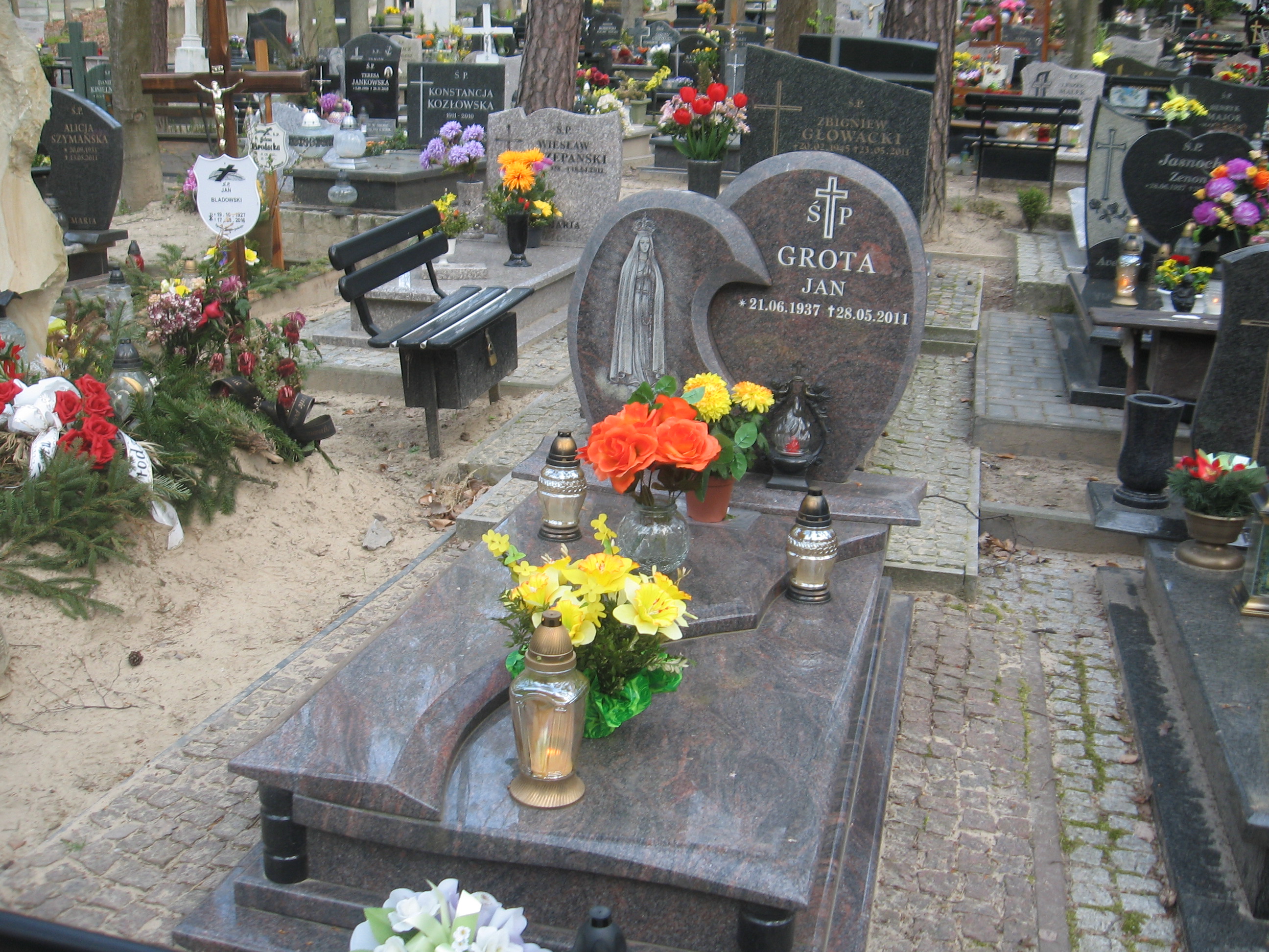 Grób MARIA GROTA
