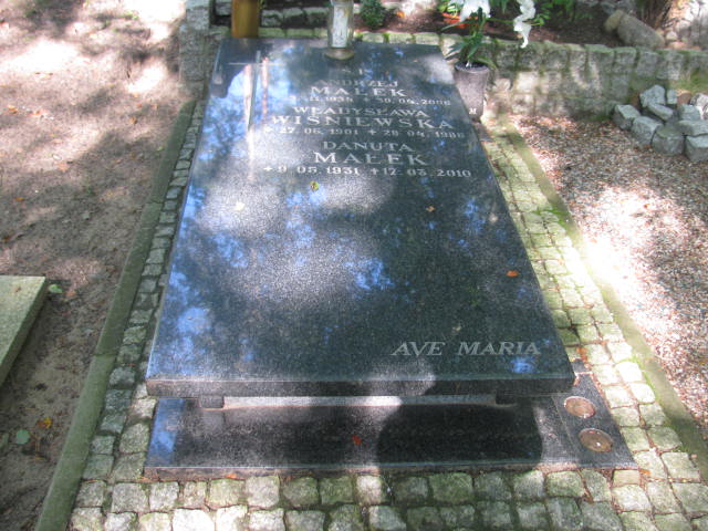 Grób DANUTA MARIA MAŁEK