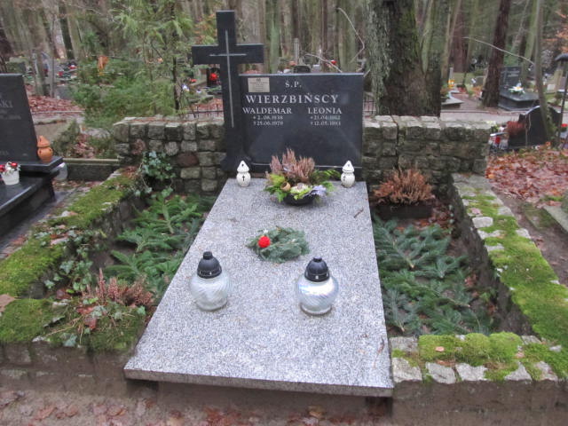 Grób ZYGMUNT ZARÓWNY